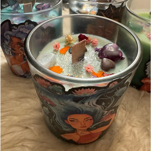 Pisces ♓️ Crystal Candle Zodiac Collection - Picture 3 of 6
